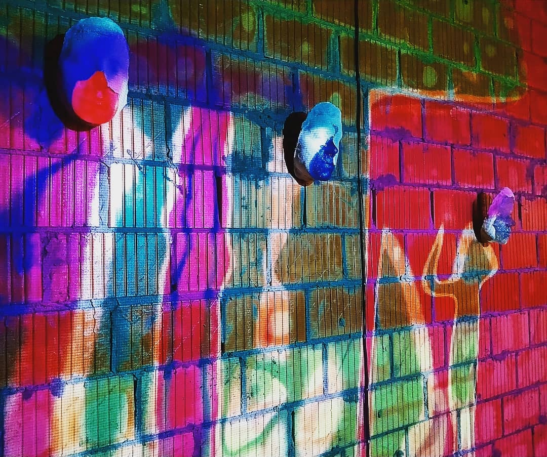 "Qr-truth"